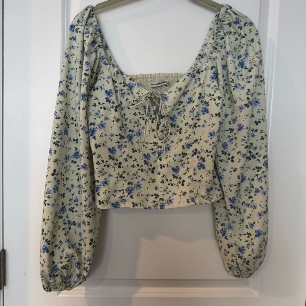 Abercrombie & Fitch Puff Sleeve Lace-Up Sweetheart Blouse - Picture 2 of 4